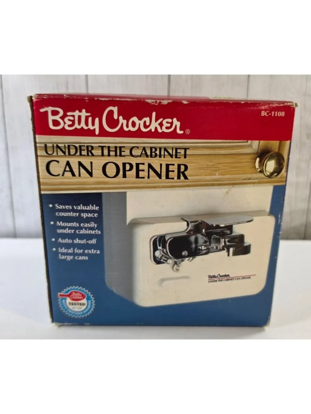 NEW IN BOX BETTY CROCKER UNDER THE CABINET CAN OPENER BC 1108 SPACEMAKER VINTAGE